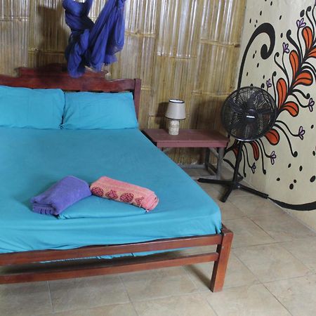 My Little House Surf&Backpacker Hostel Монтаньита Экстерьер фото