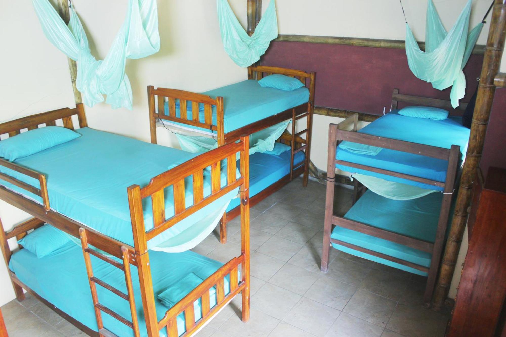 My Little House Surf&Backpacker Hostel Монтаньита Экстерьер фото