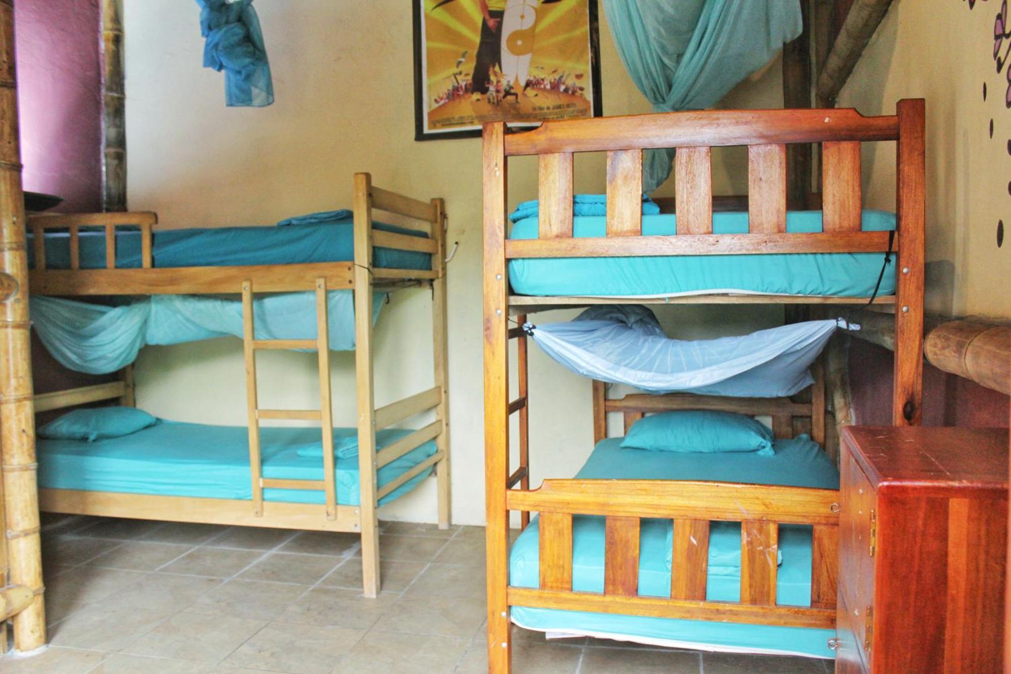 My Little House Surf&Backpacker Hostel Монтаньита Экстерьер фото
