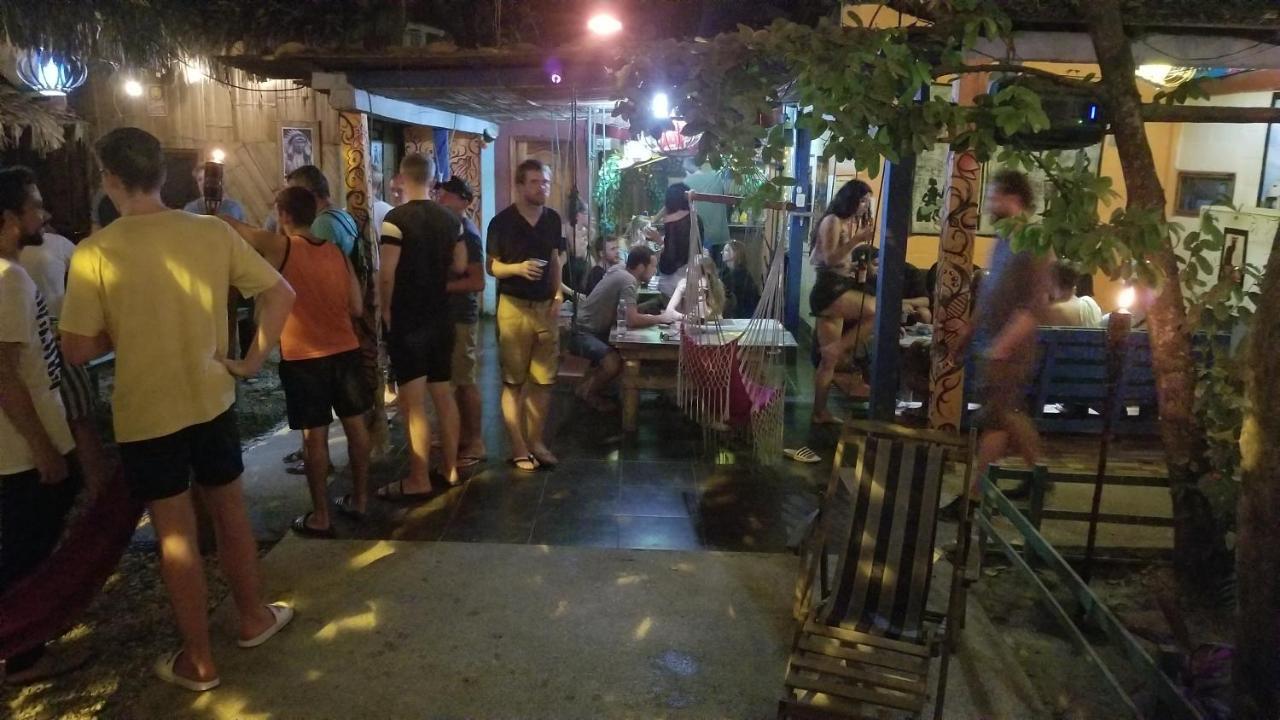 My Little House Surf&Backpacker Hostel Монтаньита Экстерьер фото