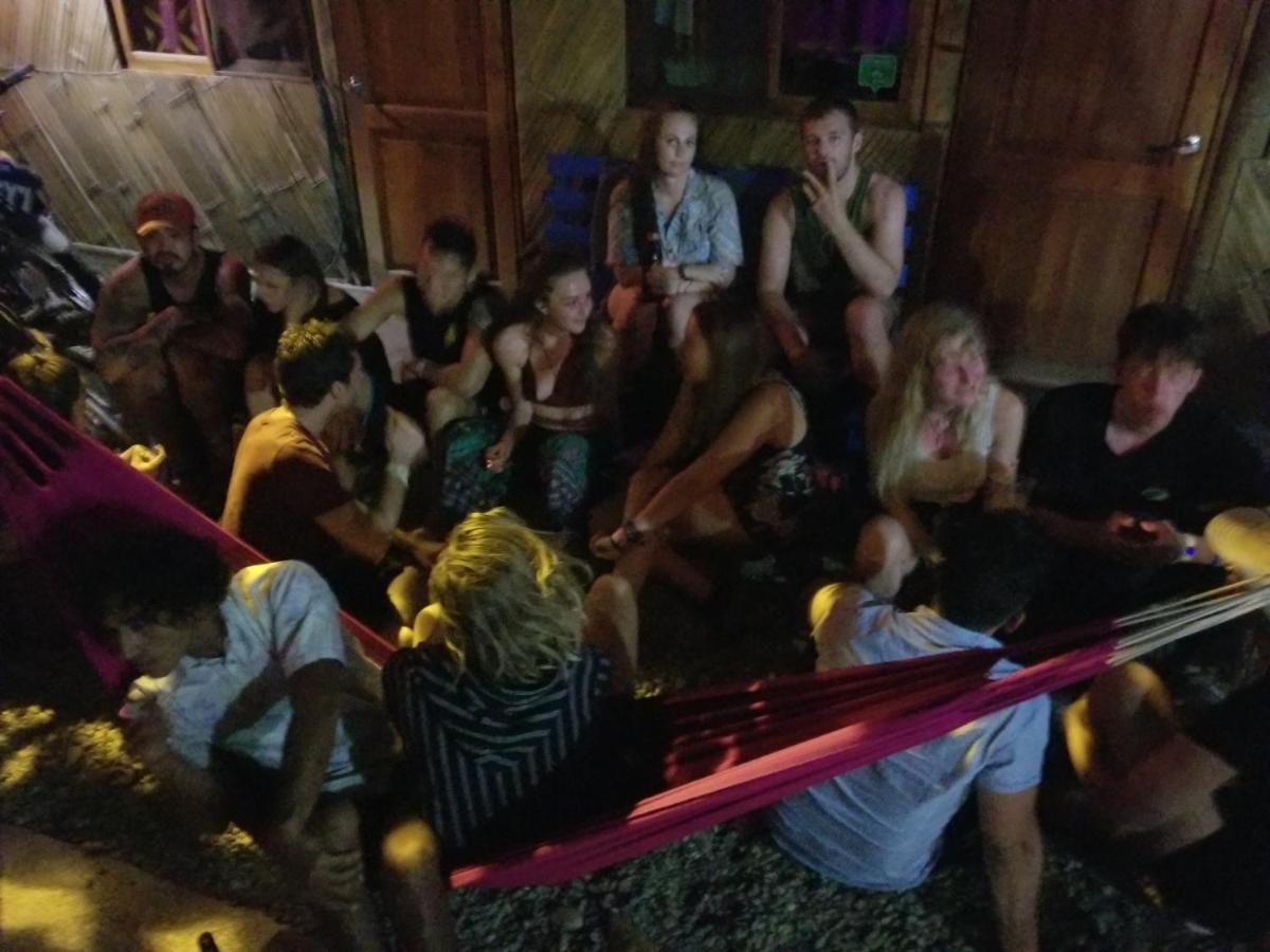 My Little House Surf&Backpacker Hostel Монтаньита Экстерьер фото